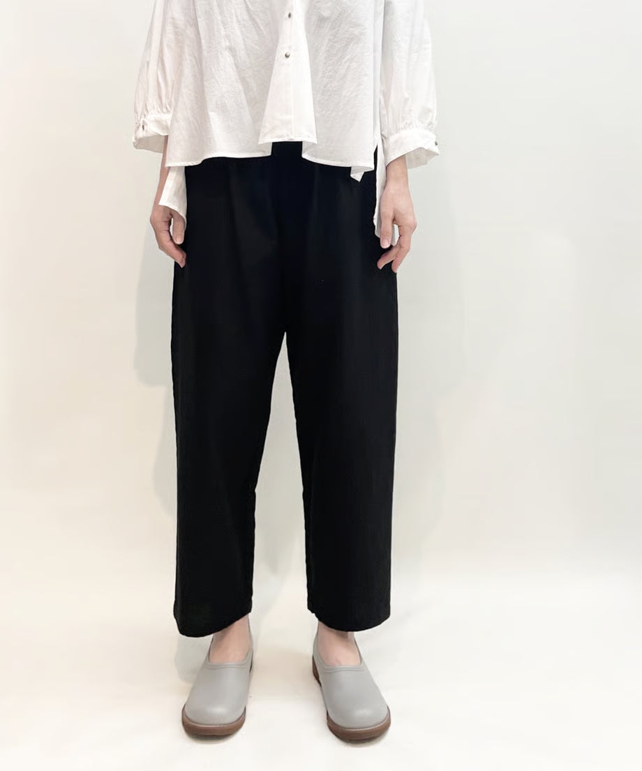 パジャマの次に履くパンツ、日常のユニフォーム　ナナイロトイロ　コットンテーパードパンツ