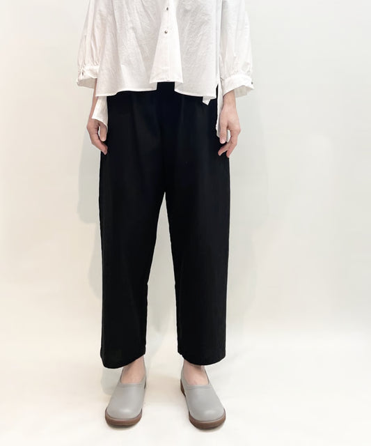 パジャマの次に履くパンツ、日常のユニフォーム　ナナイロトイロ　コットンテーパードパンツ