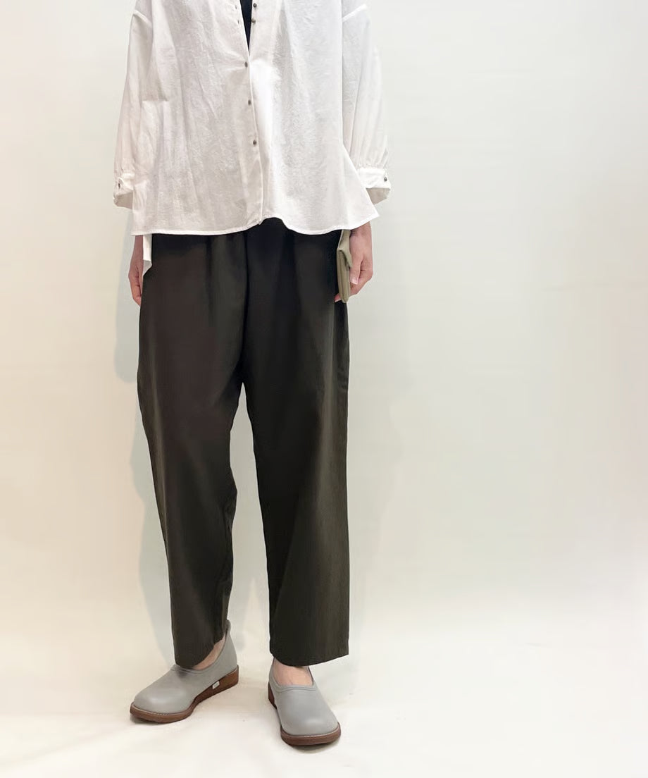 パジャマの次に履くパンツ、日常のユニフォーム　ナナイロトイロ　コットンテーパードパンツ