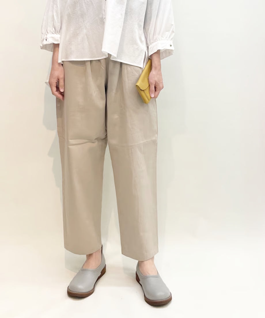 パジャマの次に履くパンツ、日常のユニフォーム　ナナイロトイロ　コットンテーパードパンツ