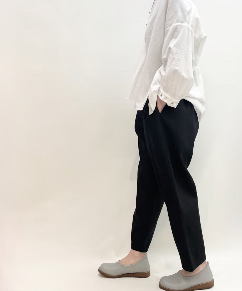 パジャマの次に履くパンツ、日常のユニフォーム　ナナイロトイロ　コットンテーパードパンツ