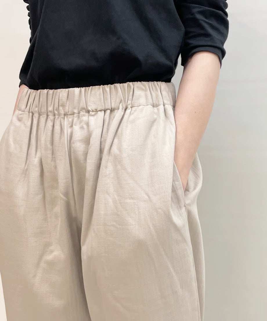 パジャマの次に履くパンツ、日常のユニフォーム　ナナイロトイロ　コットンテーパードパンツ