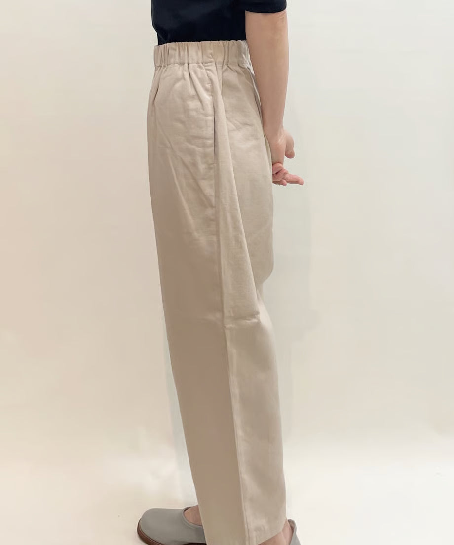 パジャマの次に履くパンツ、日常のユニフォーム　ナナイロトイロ　コットンテーパードパンツ